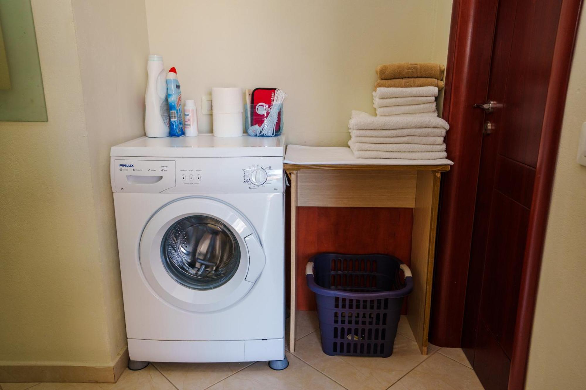 Sarah'S Apartments - 5 Min Walk To Beaches & Boulevard - Big Balcony! ซารานเดอ ภายนอก รูปภาพ