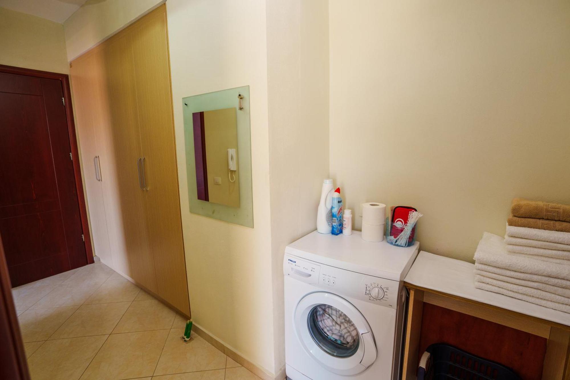 Sarah'S Apartments - 5 Min Walk To Beaches & Boulevard - Big Balcony! ซารานเดอ ภายนอก รูปภาพ